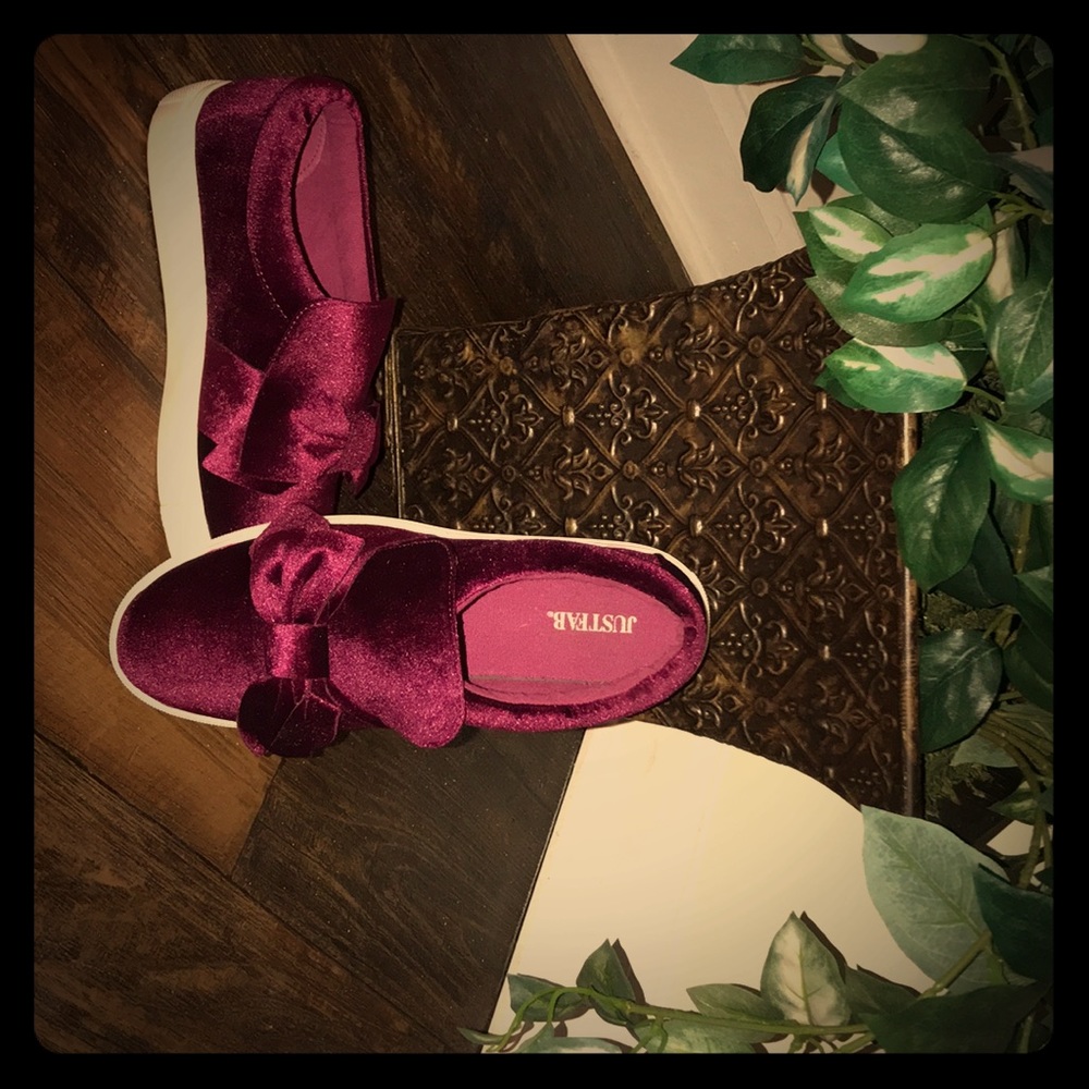 Shoes - Picture 1 of 4